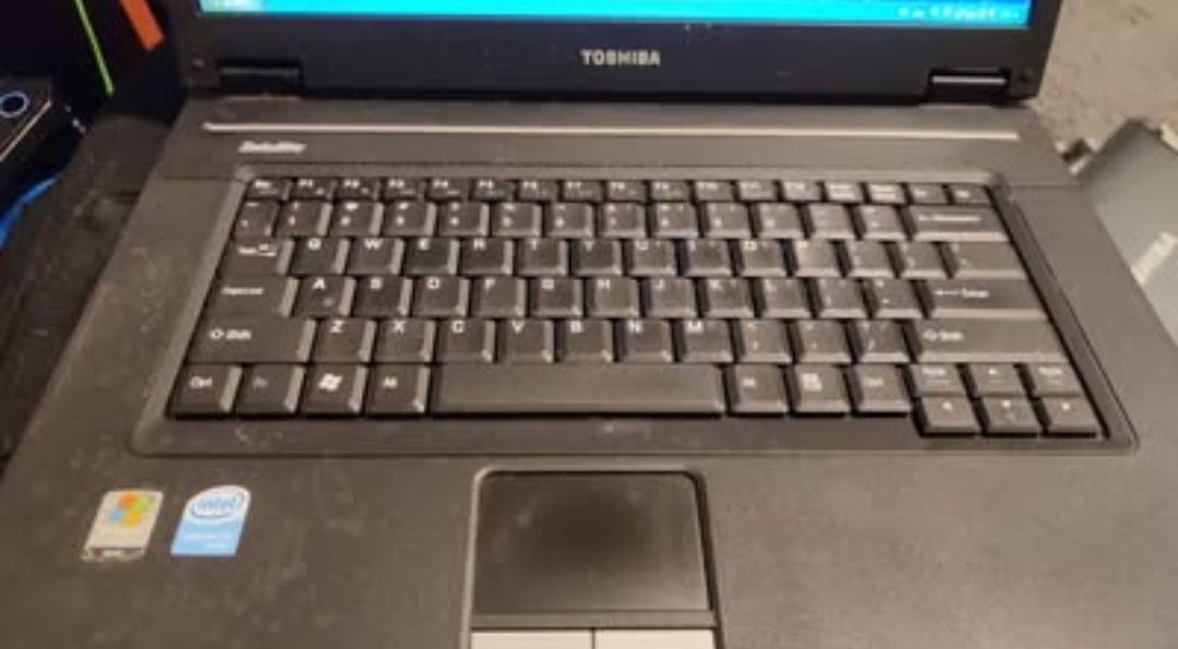 Sprzedam 7 starych laptopów