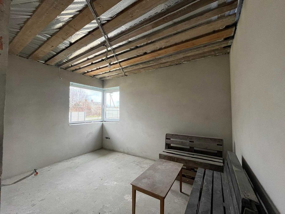 Будинок новобудова (коробка під чистову обробку)