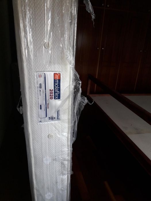 Cama+colchão em excelente estado
