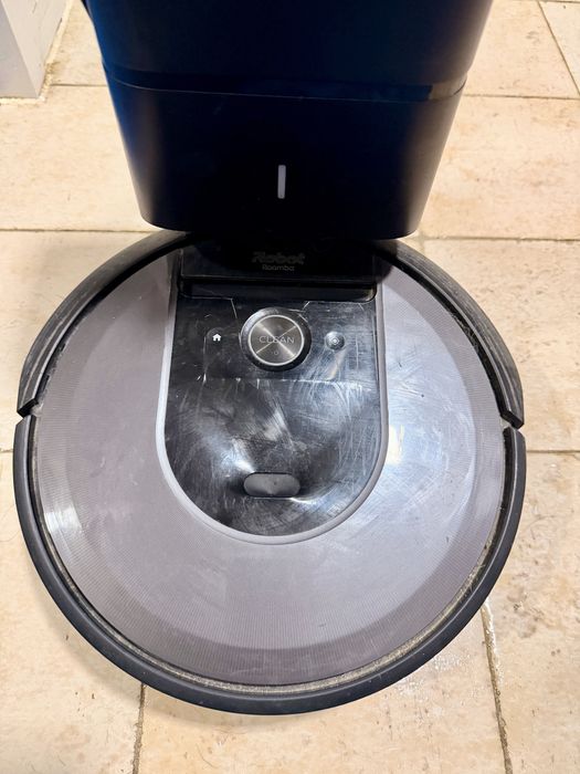IRobot i7 com estação de descarga