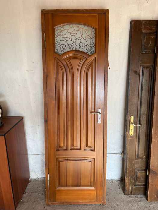 Дубові двері з коробкою