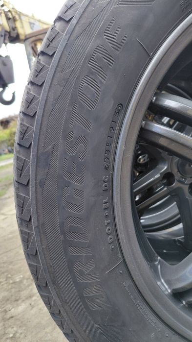 Продам комплект Bridgestone Blizzak dm-v2 235/60r18