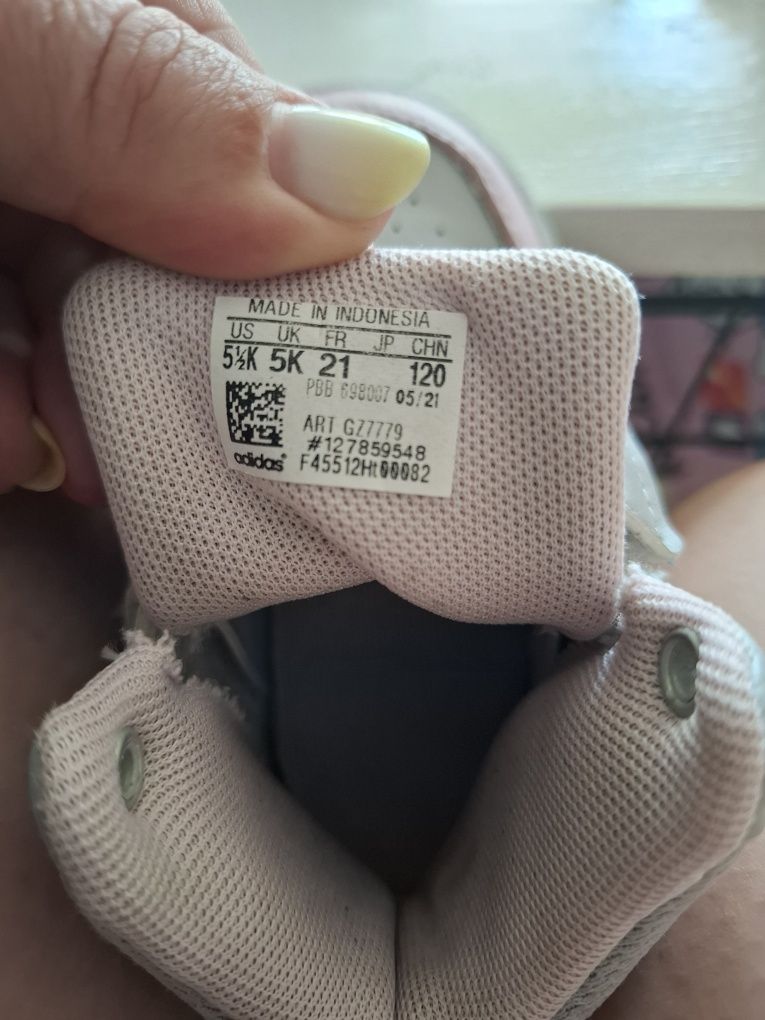 Adidaski dziewczęce.