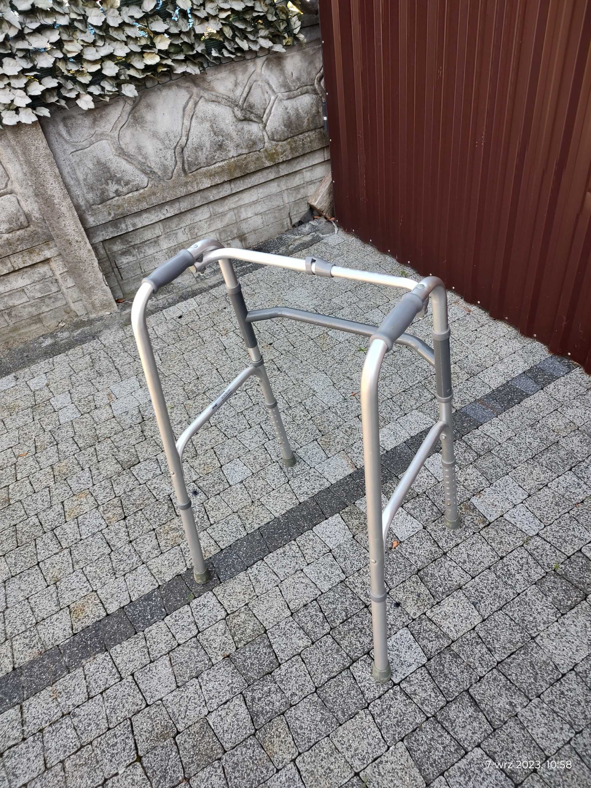 Balkonik aluminiowy składany kroczący - stały. Chodzik