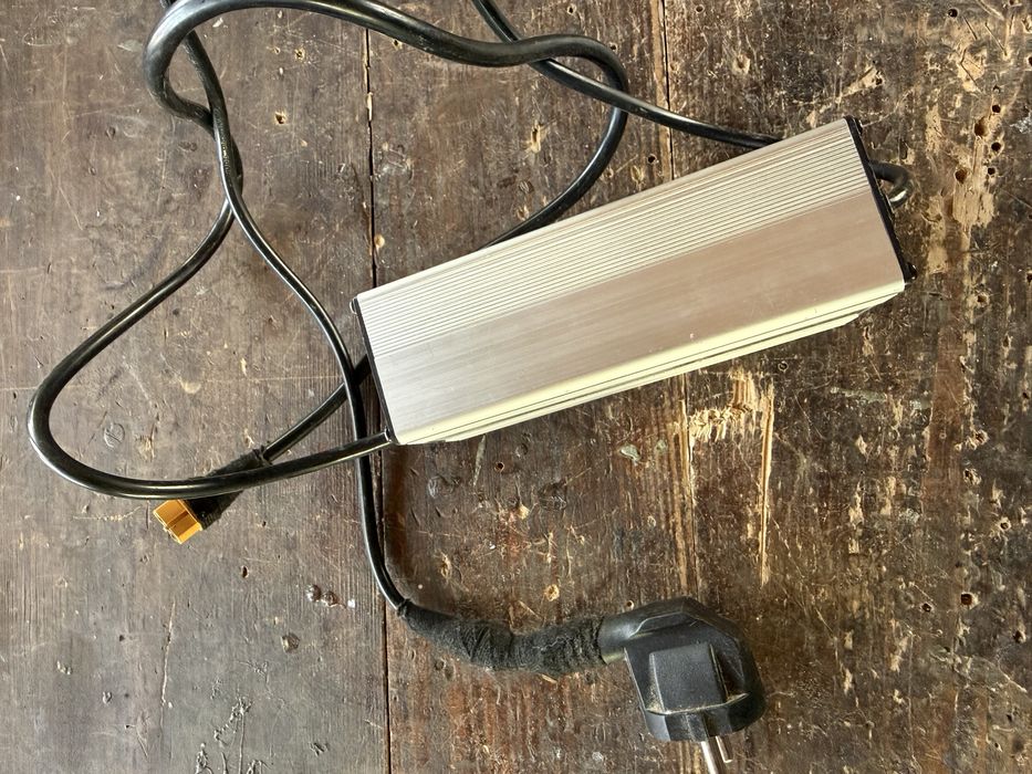 Зарядне 48V 54.6V 13S зарядка