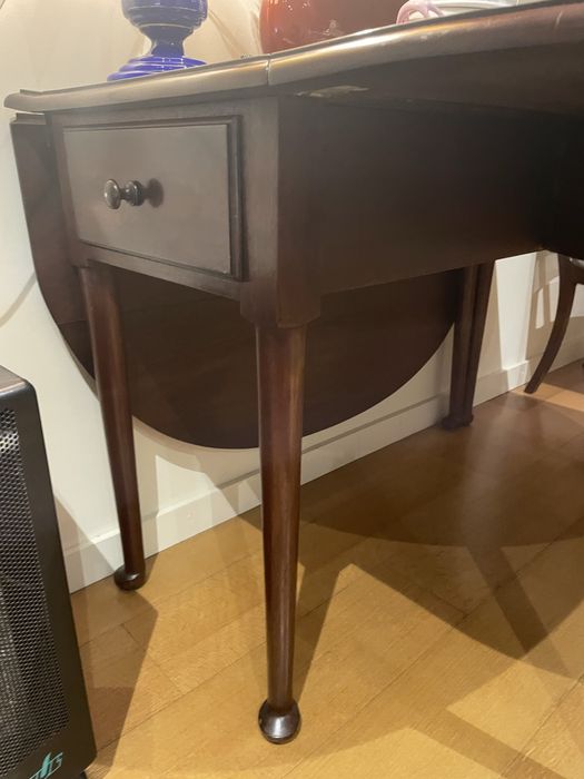 Mesa de jantar de abas em madeira