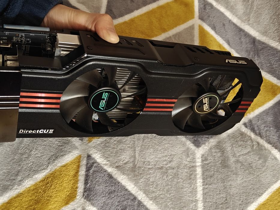 Відеокарта ІГРОВА потужна Asus HD6850 2gb 256bit ШАРА