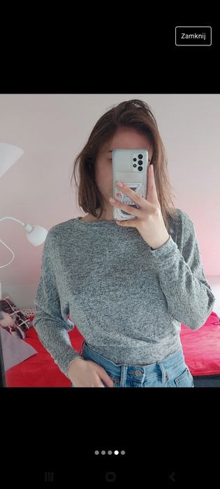 Krótki sweterek typu nietoperz