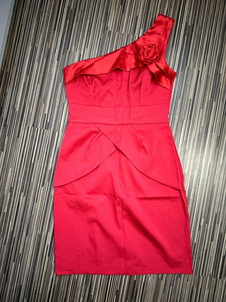 Czerwona sukienka r. S-M