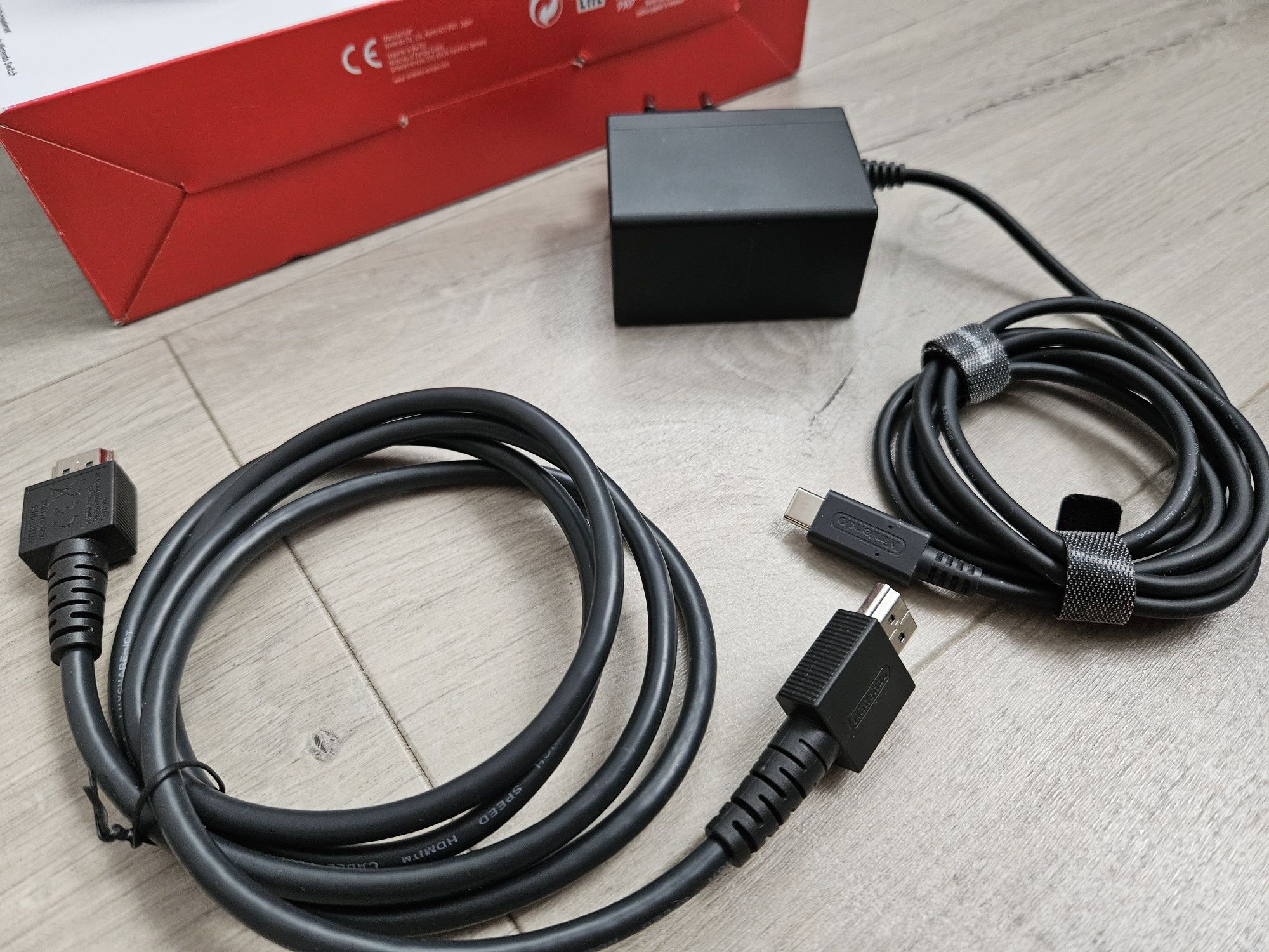 Nintendo Switch Dock Set stacja dokująca + zasilacz komplet + gratis