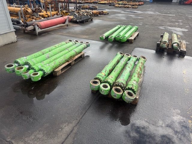 sennebogen 821 komplet siłowników do koparki przeładunkowej