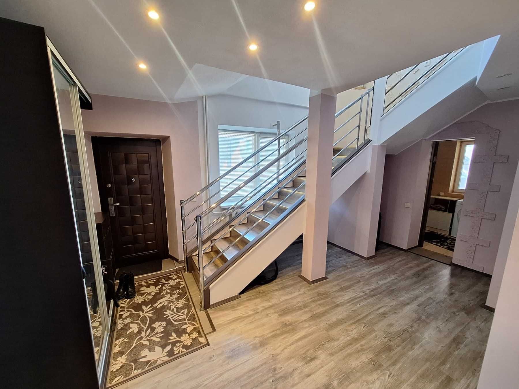 Продам 2-х поверховий будинок 156м2 на ділянці 13 сот, гарний стан.