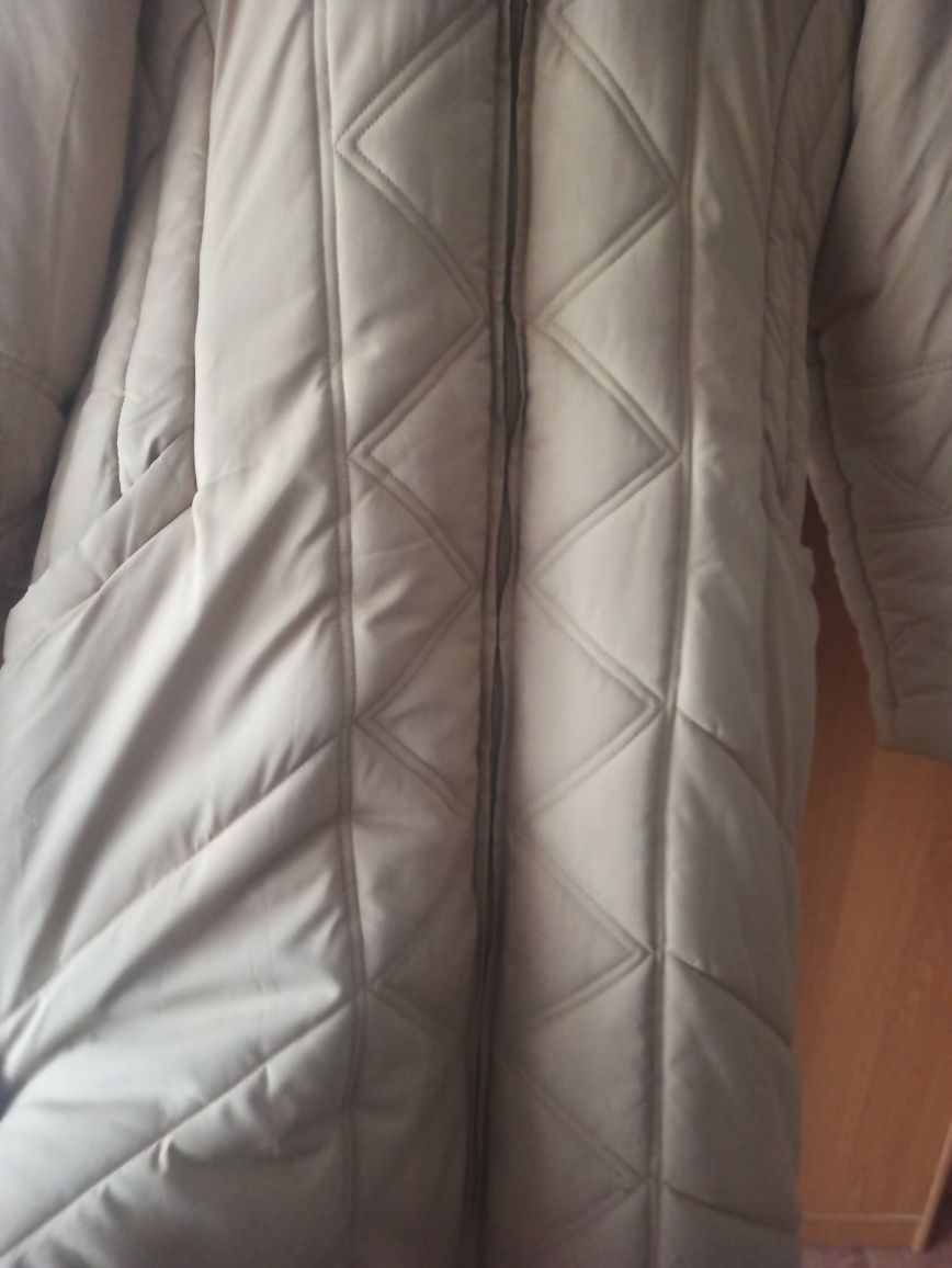Długa jasna kurtka na zimę płaszcz pikowany damski XL
