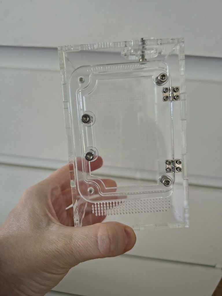 Nowe terrarium dla skakuna