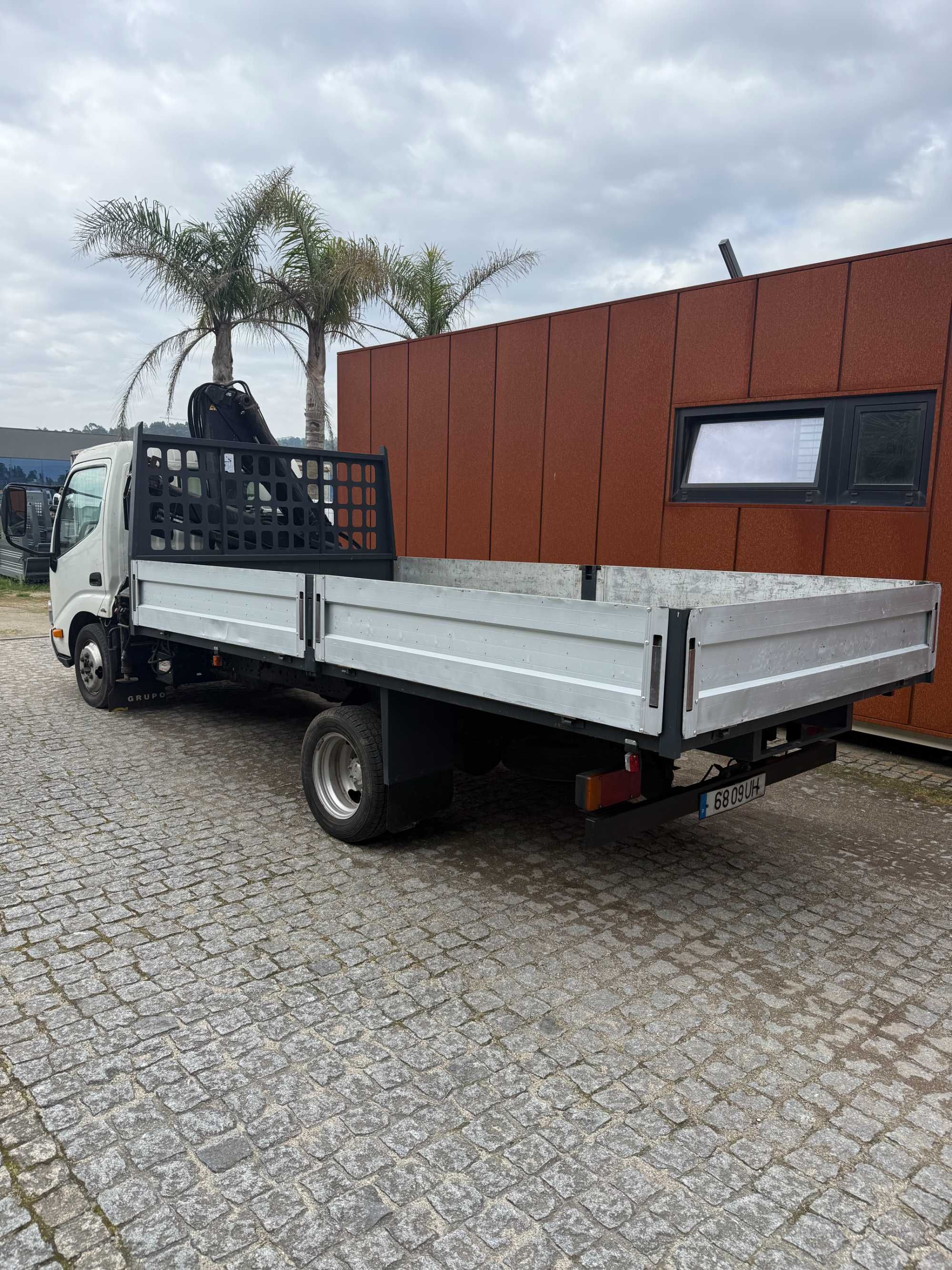 Carrinha Toyota dyna com grua HIAB