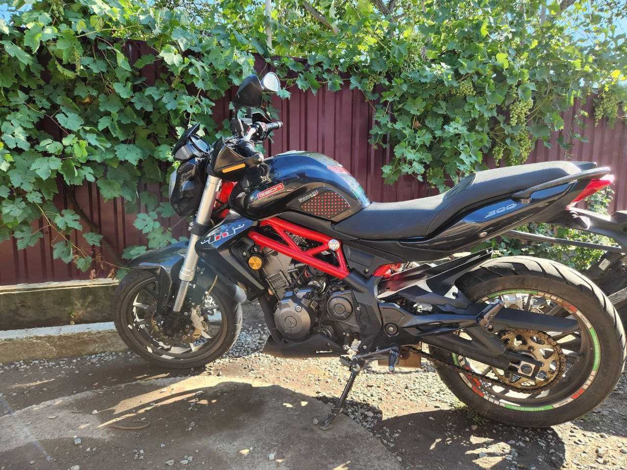Benelli tnt 300 2015