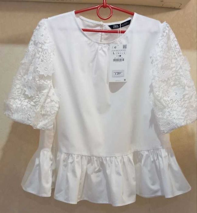 Котонова блуза ZARA з ажурними рукавами, розмір L