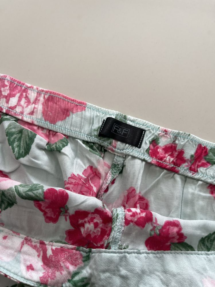 F&F błękitno różowe kwieciste luźne letnie długie spodnie damskie XL42