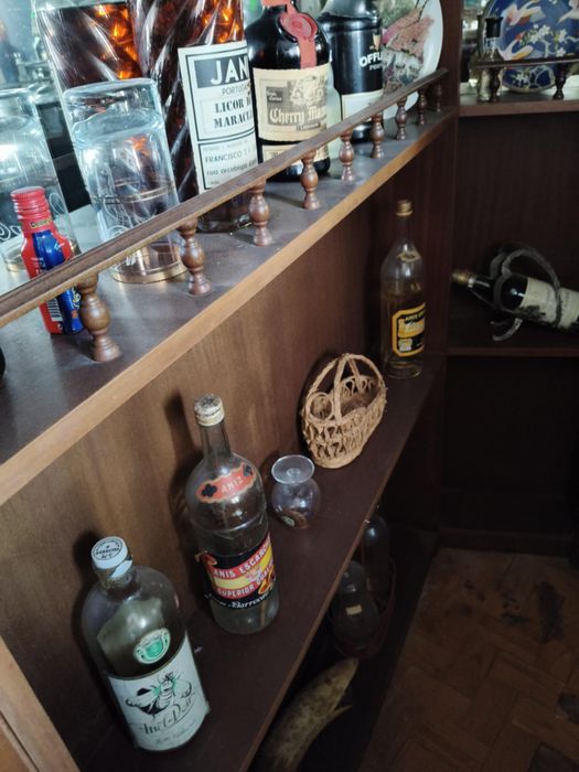 Bar de canto em madeira