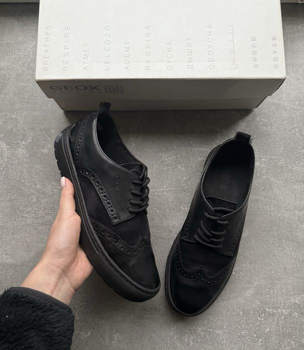 туфлі лофери класичні лакові  Geox