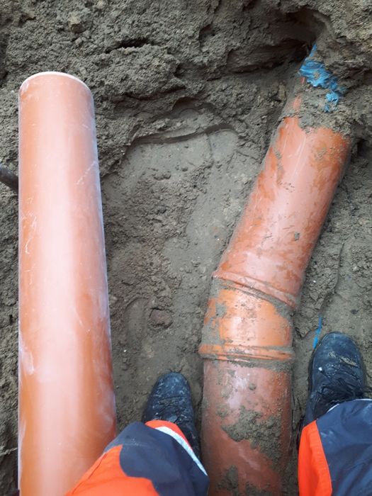 Minikoparka  toruń  kucie betonu wszelkie prace ziemne  przyłącza wodn