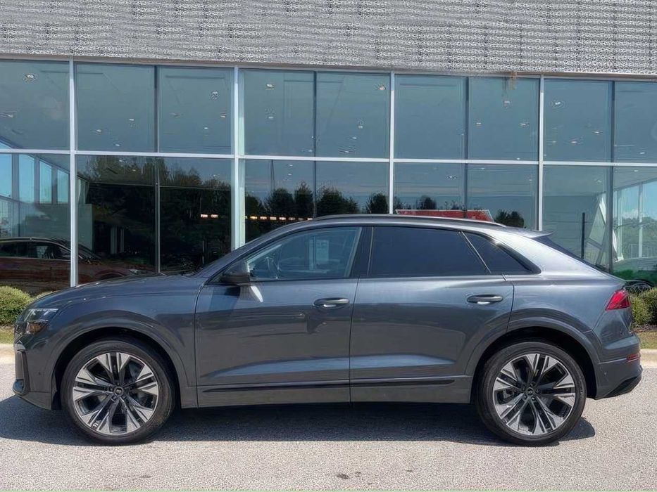 Audi Q8      2025