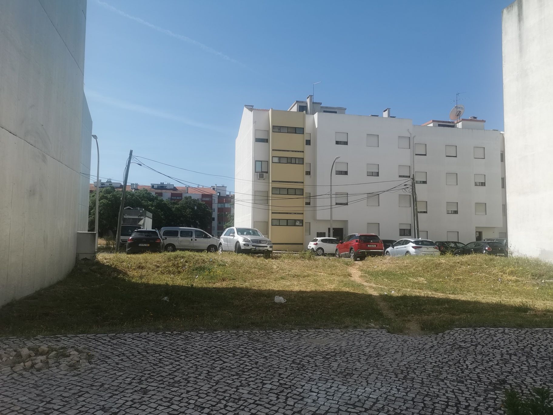 Terreno para construção de prédio com 12 apartamentos Alhos Vedros