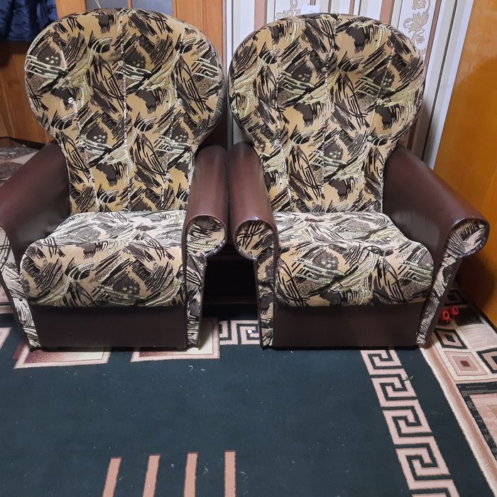 Продам крісла 2 штуки