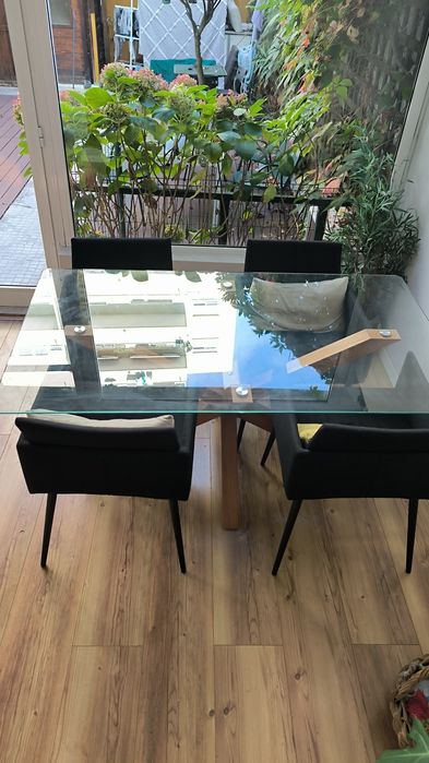 Conjunto mesa e 4 cadeiras