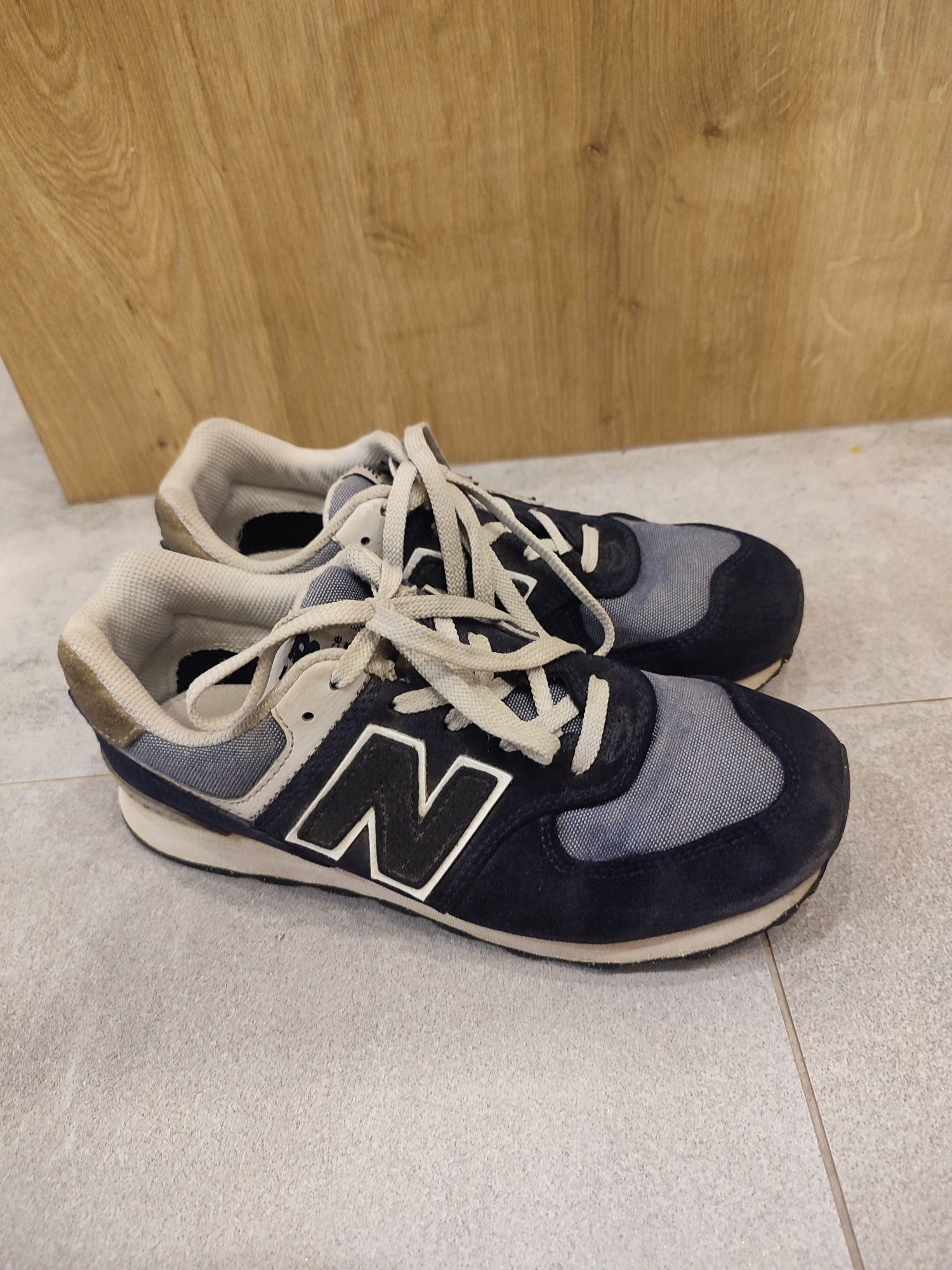 Granatowe buty dla chłopca New Balance rozmiar 36 sneakersy