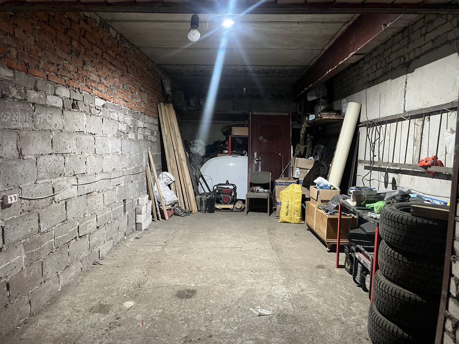 Продам гараж на Владислава Зубенка