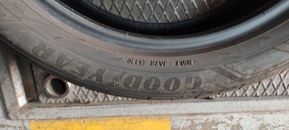 Pneus 215/50/19 Goodyear  semi novos