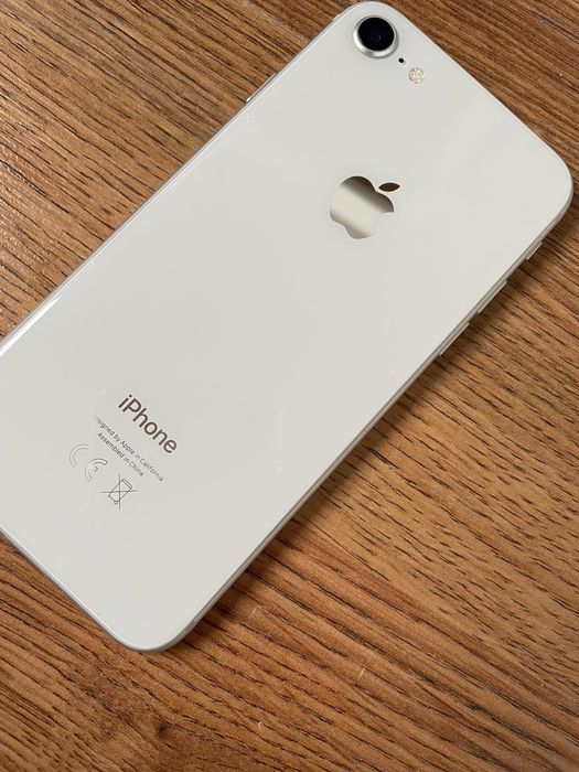 iPhone 8 w pełni sprawny, zadbany, biały