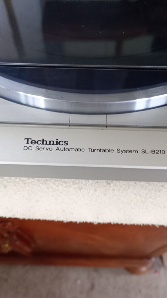 Gramofon Technics DC Servo Automatic Turntable System SL-B 210