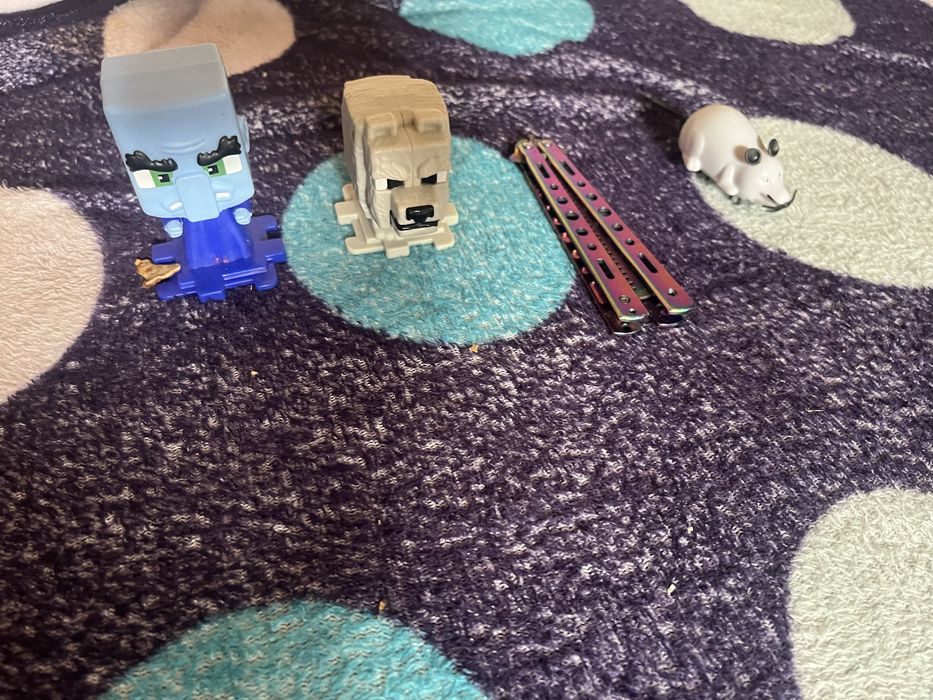 Продам фігурки Майнкрафт та ніж метелика