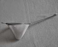 Niemieckie sitko kuchenne stożkowe WMF o średnicy 14cm
