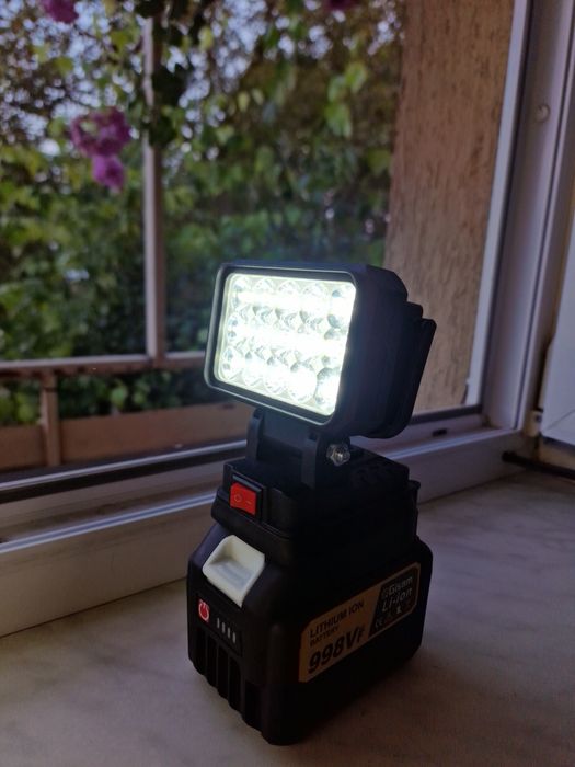 Lampa robocza naświetlacz LED 18V na baterie Makita