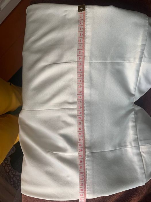 Біла сукня, довжина міді