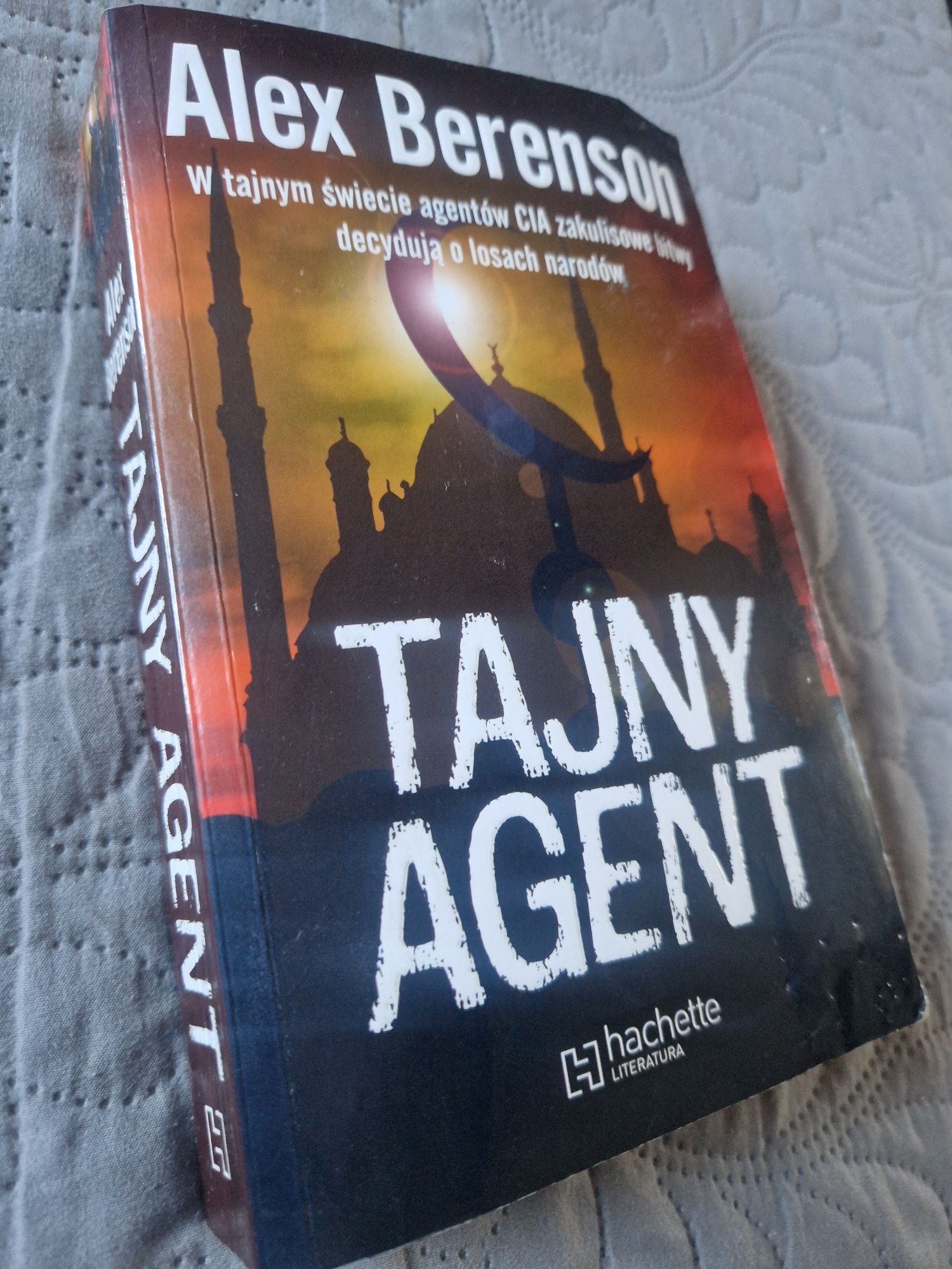Książka powieść szpiegowska Tajny Agent Alex Berenson