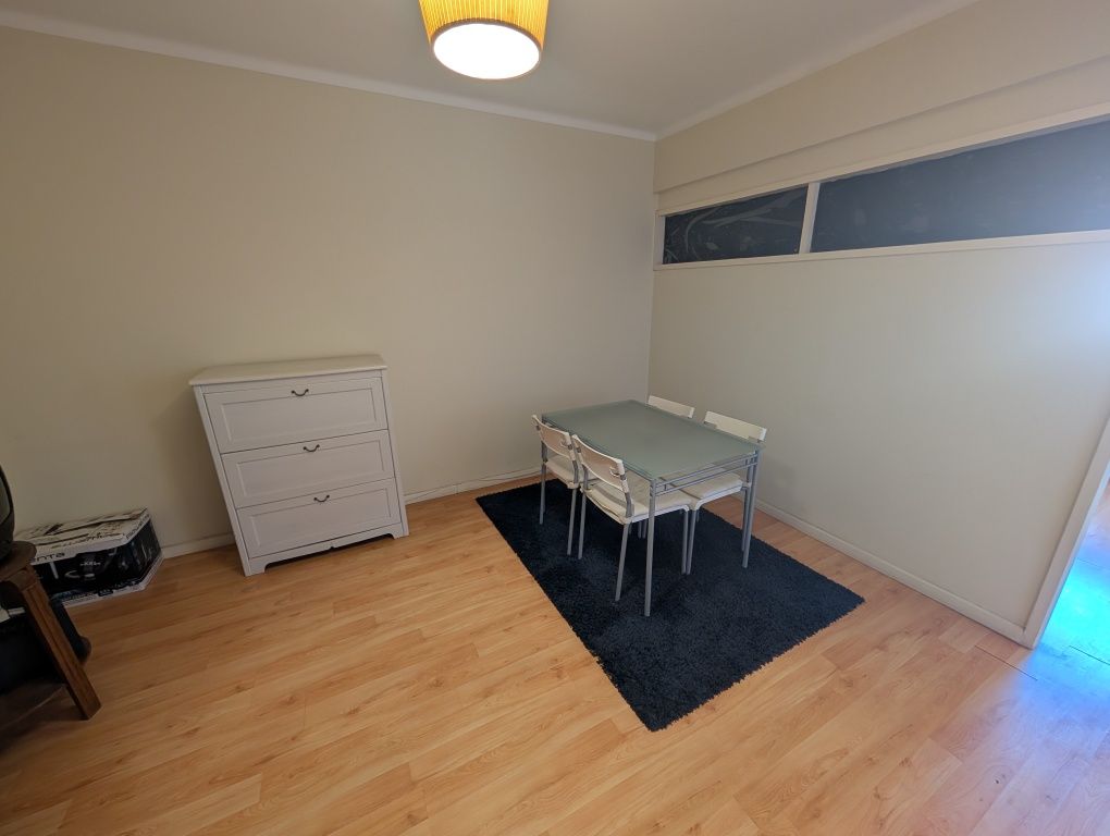 Quarto para mulher Metro Câmara de Gaia