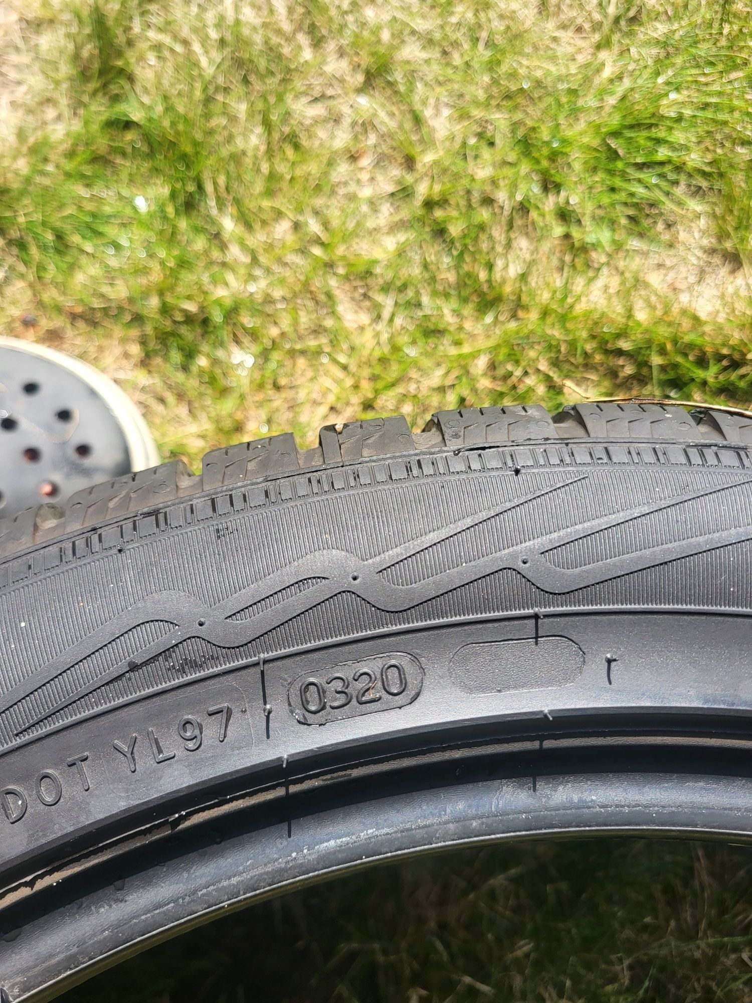 Opony NOKIAN 235/45 R18