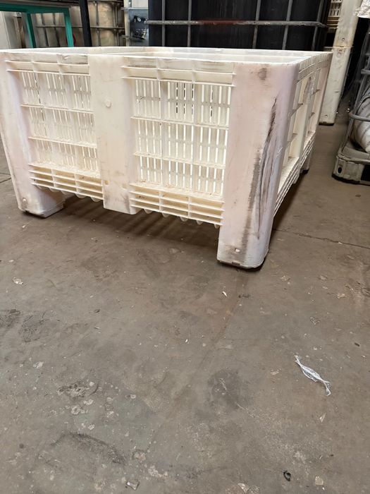 Palote de plástico branco ventilado