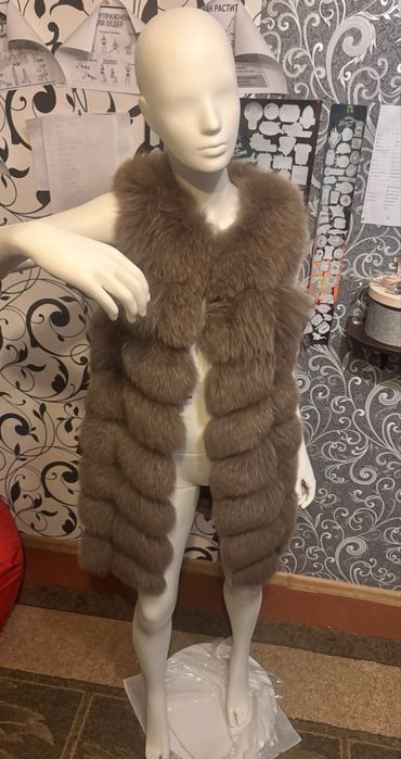 Меховая женская желетка