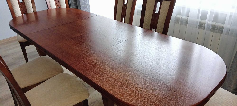 Stół na 12 osób +12 krzeseł.