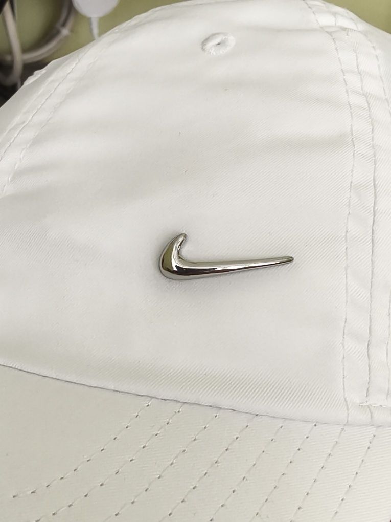 Бейсболка Nike Metal Swoosh CAP