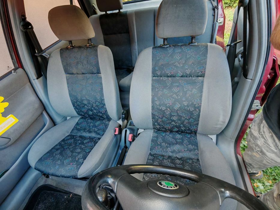 Komplet Fotele + kanapa + boczki drzwi Skoda Felicia