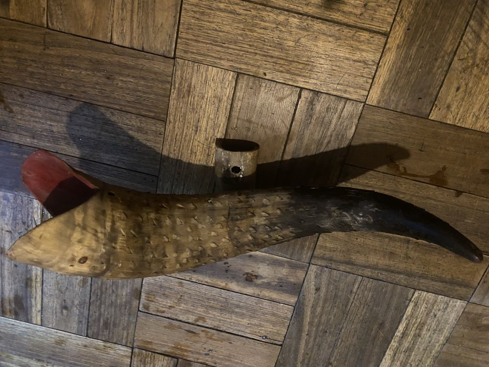Chifre de animal em forma de peixe