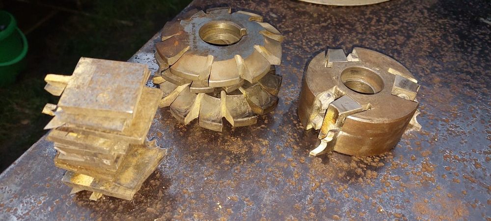 Heblarka, piła tarczowa i frezarka w jednym, Stół