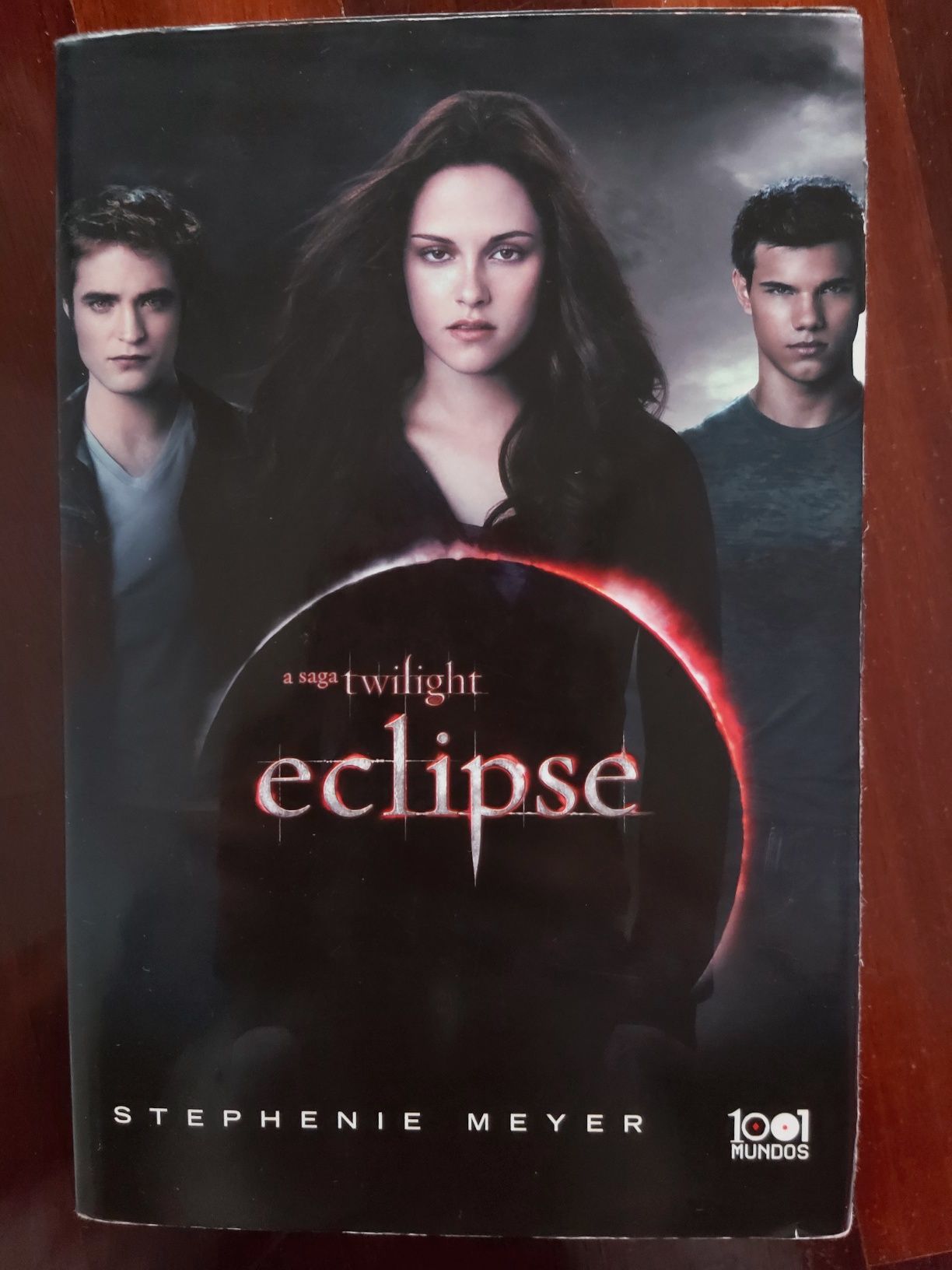 Livro "Eclipse" da Saga Twilight de Stephenie Meyer