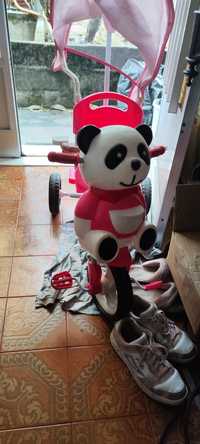 Triciclo para aprender a dar aos pedais panda